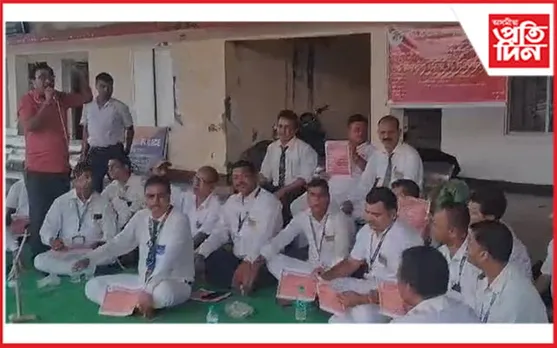 বিভিন্ন সমস্যা সমাধানৰ দাবীৰে ৰঙাপৰাত ৰে'লৱে গাৰ্ডছ কাউন্সিলৰ ধৰ্ণা...
